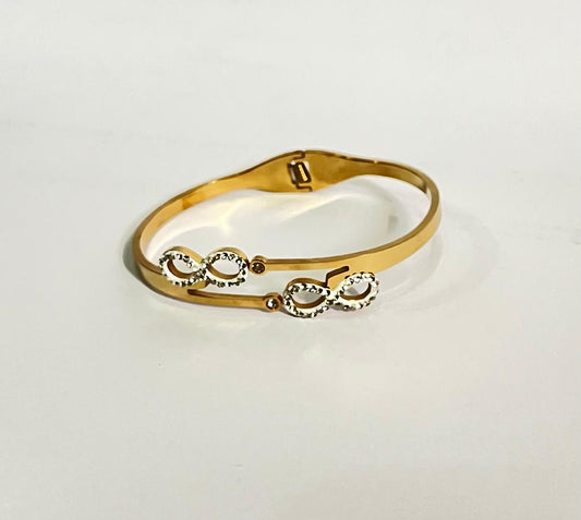 Aura Handcuff